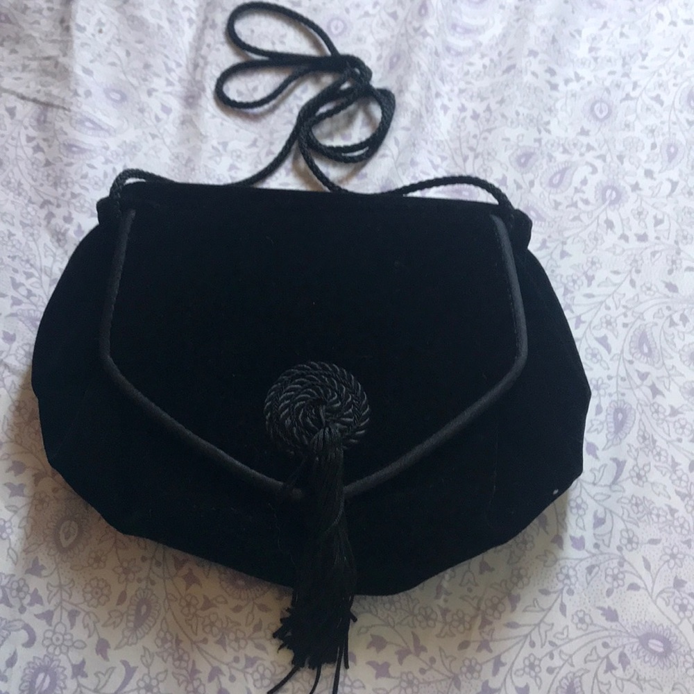 2/$8 VINTAGE BLACK VELVET PURSE 👛